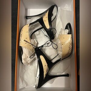 Dolce & Gabbana lace up Heels patent leather python embossed